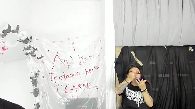 JulianaCarter online show from 10/27/25, 08:21