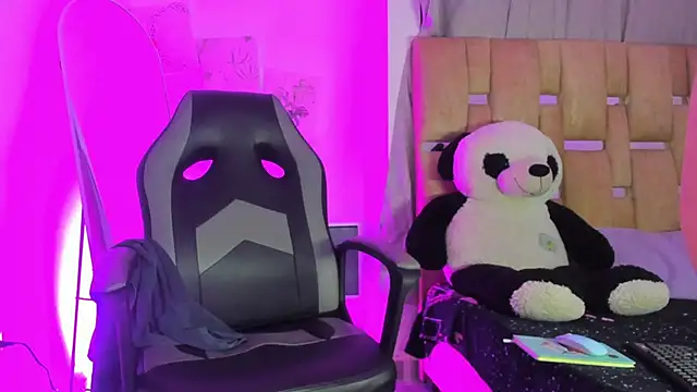 JulianaCarter online show from 11/05/25, 08:01