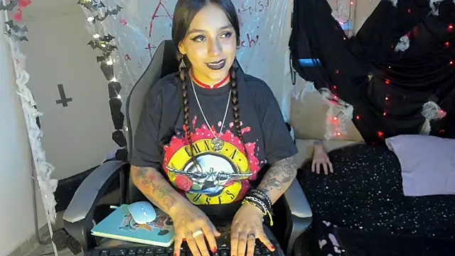 JulianaCarter online show from 10/20/25, 07:14