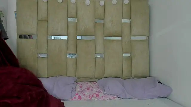 JulianaCarter online show from 12/18/25, 07:40