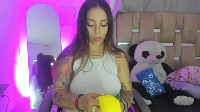 JulianaCarter online show from 10/04/25, 07:37