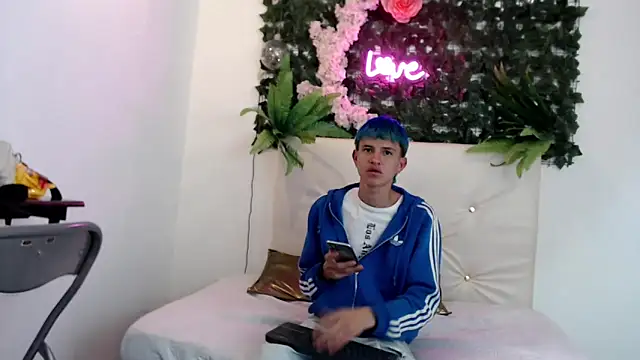 Snapshot of iam_lukas__ chatting on 09/25/25, 02:06 iam lukas online show from 09/25/25, 02:06