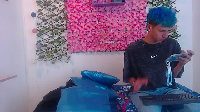 Snapshot of iam_lukas__ chatting on 09/13/25, 04:23 iam lukas online show from 09/13/25, 04:23