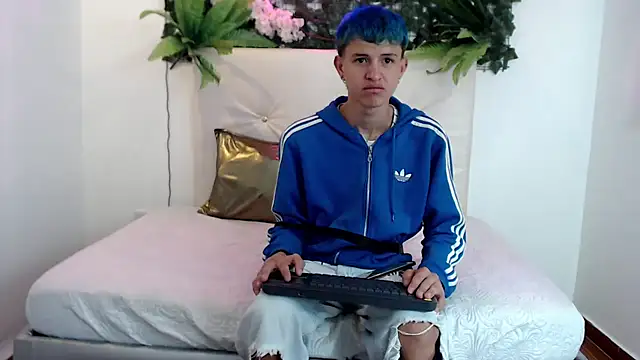 Snapshot of iam_lukas__ chatting on 09/24/25, 03:13 iam lukas online show from 09/24/25, 03:13