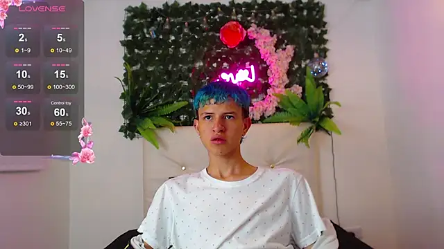 Snapshot of iam_lukas__ chatting on 10/04/25, 12:45 iam lukas online show from 10/04/25, 12:45