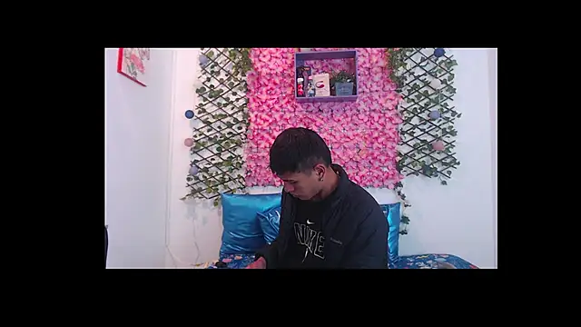 Snapshot of iam_lukas__ chatting on 09/20/25, 12:54 iam lukas online show from 09/20/25, 12:54