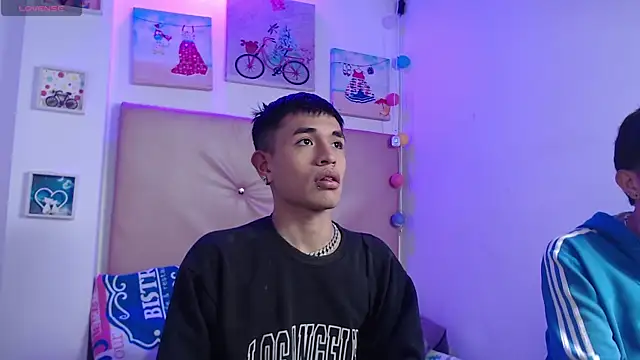 Snapshot of iam_lukas__ chatting on 12/18/25, 02:43 iam lukas online show from 12/18/25, 02:43