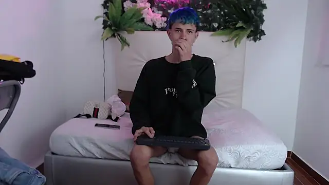 Snapshot of iam_lukas__ chatting on 09/26/25, 07:26 iam lukas online show from 09/26/25, 07:26