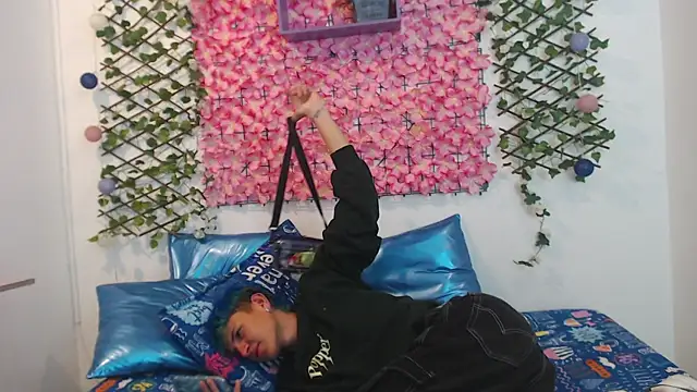 Snapshot of iam_lukas__ chatting on 09/15/25, 07:36 iam lukas online show from 09/15/25, 07:36