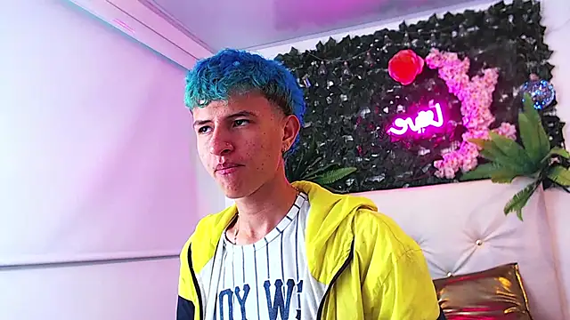 Snapshot of iam_lukas__ chatting on 10/09/25, 03:18 iam lukas online show from 10/09/25, 03:18