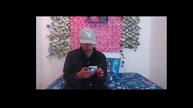 Snapshot of iam_lukas__ chatting on 09/18/25, 11:46 iam lukas online show from 09/18/25, 11:46