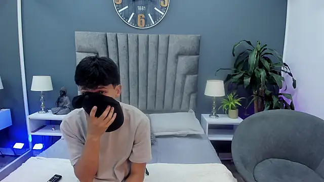 stephane rouss online show from 10/21/25, 09:14