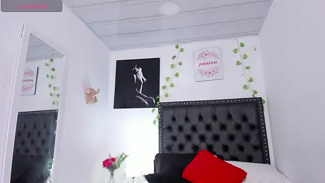 Snapshot of ScarlettVell chatting on 01/06/26, 07:29 ScarlettVell online show from 01/06/26, 07:29