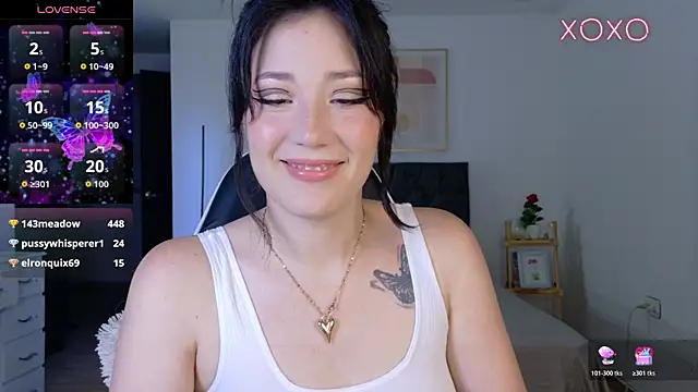 Eliih 01 online show from 10/28/25, 02:56