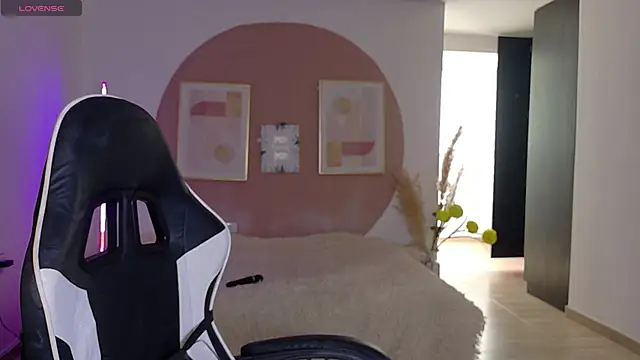 Eliih 01 online show from 05/19/26, 03:30