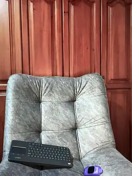 Snapshot of KaditaNavarro chatting on 09/16/25, 12:00 KaditaNavarro online show from 09/16/25, 12:00