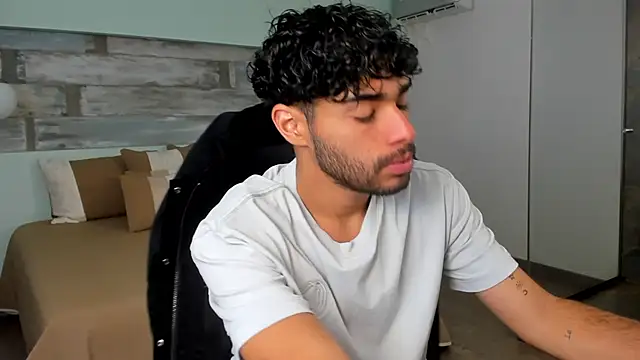 RaphaelDufort online show from 12/15/25, 05:30