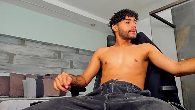 RaphaelDufort online show from 12/16/25, 06:01