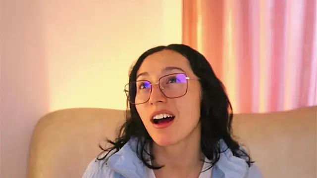 Snapshot of Ginevra_esposito chatting on 05/19/26, 12:56 Ginevra esposito online show from 05/19/26, 12:56