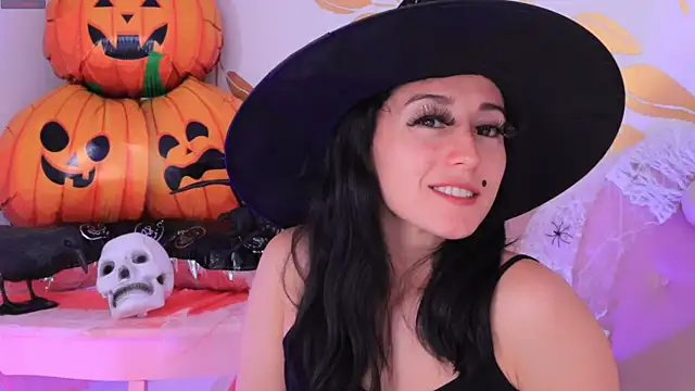 Ginevra esposito online show from 10/31/25, 01:30