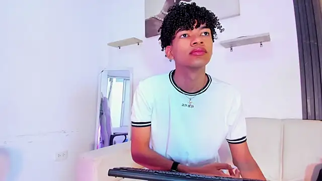 Ivone Rose  online show from 12/19/25, 12:18