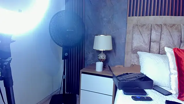 Snapshot of linda_cabal chatting on 09/23/25, 10:28 linda cabal online show from 09/23/25, 10:28