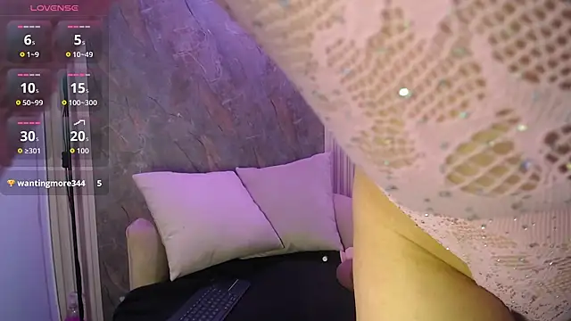 Snapshot of linda_cabal chatting on 10/25/25, 07:25 linda cabal online show from 10/25/25, 07:25