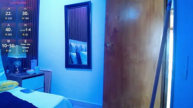 Snapshot of linda_cabal chatting on 04/18/26, 03:47 linda cabal online show from 04/18/26, 03:47