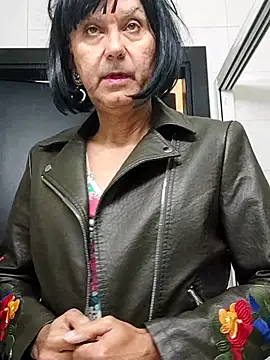 Emily de Carla online show from 10/28/25, 04:28