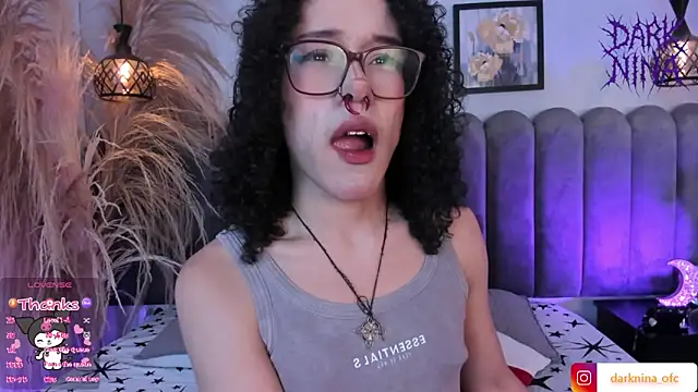 Dark nina  online show from 12/23/25, 03:39