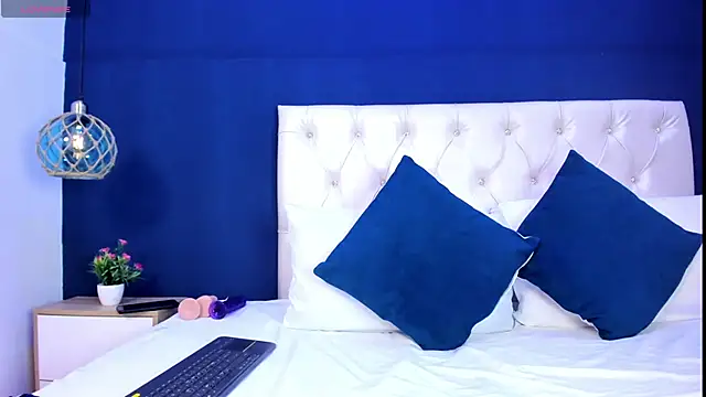 Juicykitten1 online show from 09/20/25, 11:59