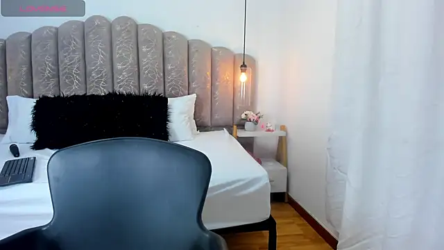 Juicykitten1 online show from 09/29/25, 02:51
