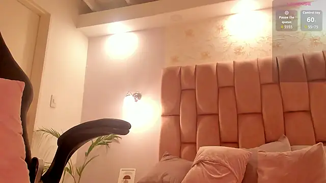 aishathornee online show from 01/18/26, 01:14