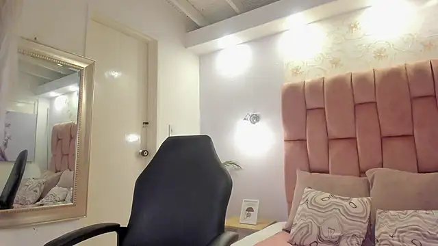 aishathornee online show from 10/02/25, 09:29