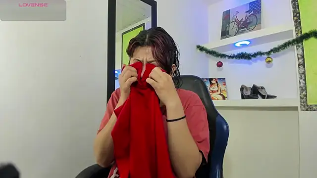 Snapshot of Raven_Rouge_ chatting on 01/06/26, 03:32 Raven Rouge online show from 01/06/26, 03:32