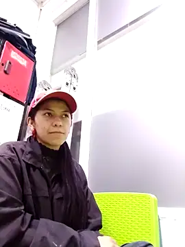 Snapshot of Raven_Rouge_ chatting on 02/27/26, 07:57 Raven Rouge online show from 02/27/26, 07:57