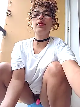 Vikyvoyeur online show from 11/21/25, 07:13