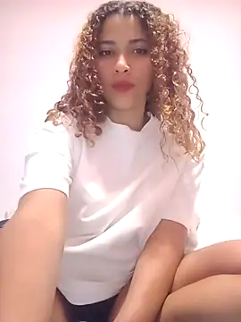 Snapshot of Vikyvoyeur chatting on 09/10/25, 03:27 Vikyvoyeur online show from 09/10/25, 03:27