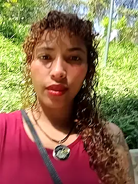 Snapshot of Vikyvoyeur chatting on 11/07/25, 06:34 Vikyvoyeur online show from 11/07/25, 06:34