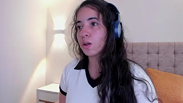 Nicol Chang online show from 11/19/25, 08:20