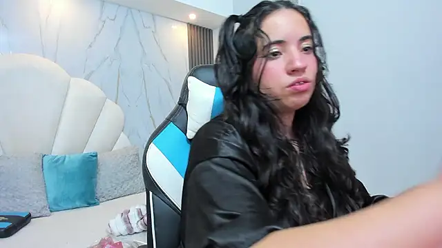 Nicol Chang online show from 02/19/26, 01:30