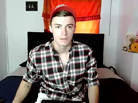 Snapshot of Ken_bigcock77 chatting on 09/24/25, 05:08 Ken bigcock77 online show from 09/24/25, 05:08