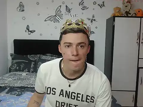 Snapshot of Ken_bigcock77 chatting on 02/26/26, 02:55 Ken bigcock77 online show from 02/26/26, 02:55