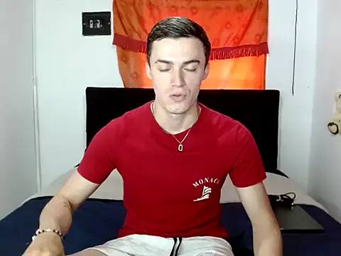 Snapshot of Ken_bigcock77 chatting on 09/25/25, 06:14 Ken bigcock77 online show from 09/25/25, 06:14