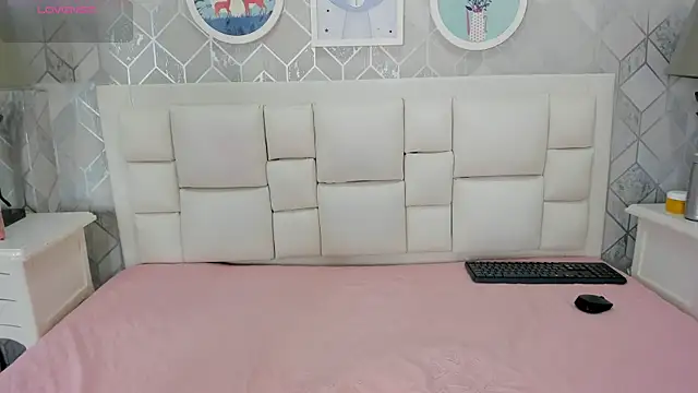 Snapshot of naia_cox chatting on 01/07/26, 03:44 naia cox online show from 01/07/26, 03:44