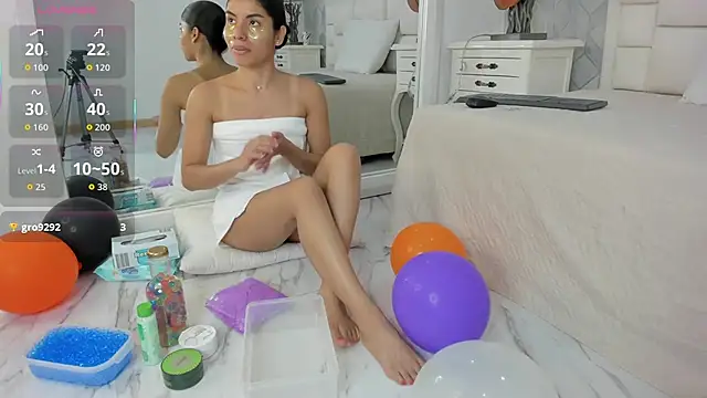 naia cox online show from 10/31/25, 04:09