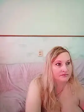 Snapshot of XHelenaX90 chatting on 02/25/26, 10:04 XHelenaX90 online show from 02/25/26, 10:04