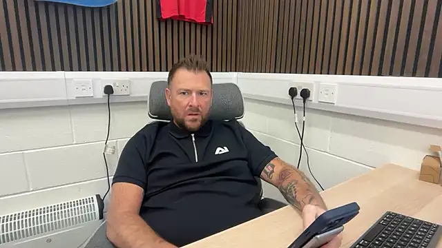 bilf1978 online show from 02/25/26, 07:41