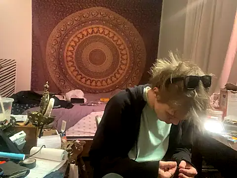 XanderOzzz online show from 11/17/25, 08:18