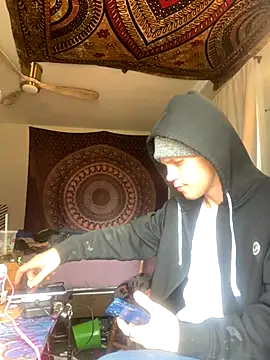 XanderOzzz online show from 11/24/25, 05:57